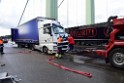 Schwerer LKW VU PKlemm A 4 Rich Olpe auf der Rodenkirchener Bruecke P350